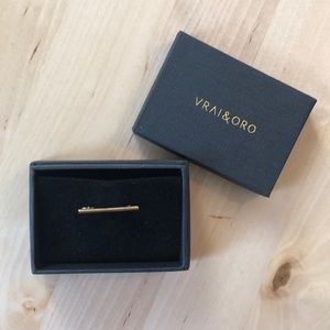 VRAI & ORO “#thisisuntitled” gold lapel pin.